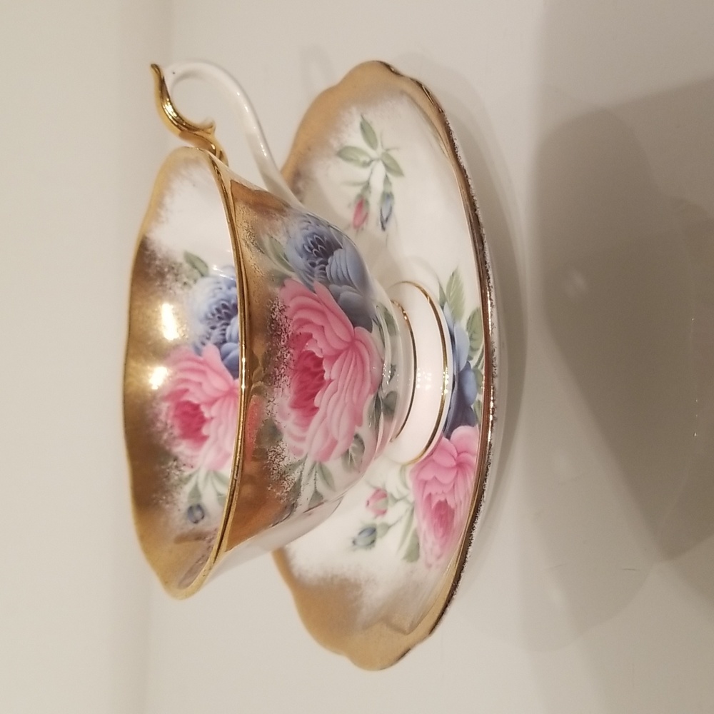 Vintage HTF Royal Albert Bone China Teacup & Saucer #4223 Discontinued